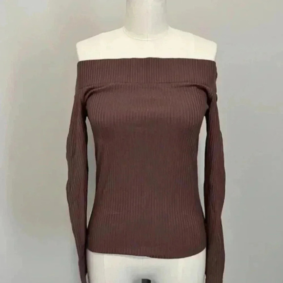 Aritzia Wilfred Freeman Top Off
Shoulder Ribbed Long Sleeve Top LIKE NEW - Picture 4 of 7